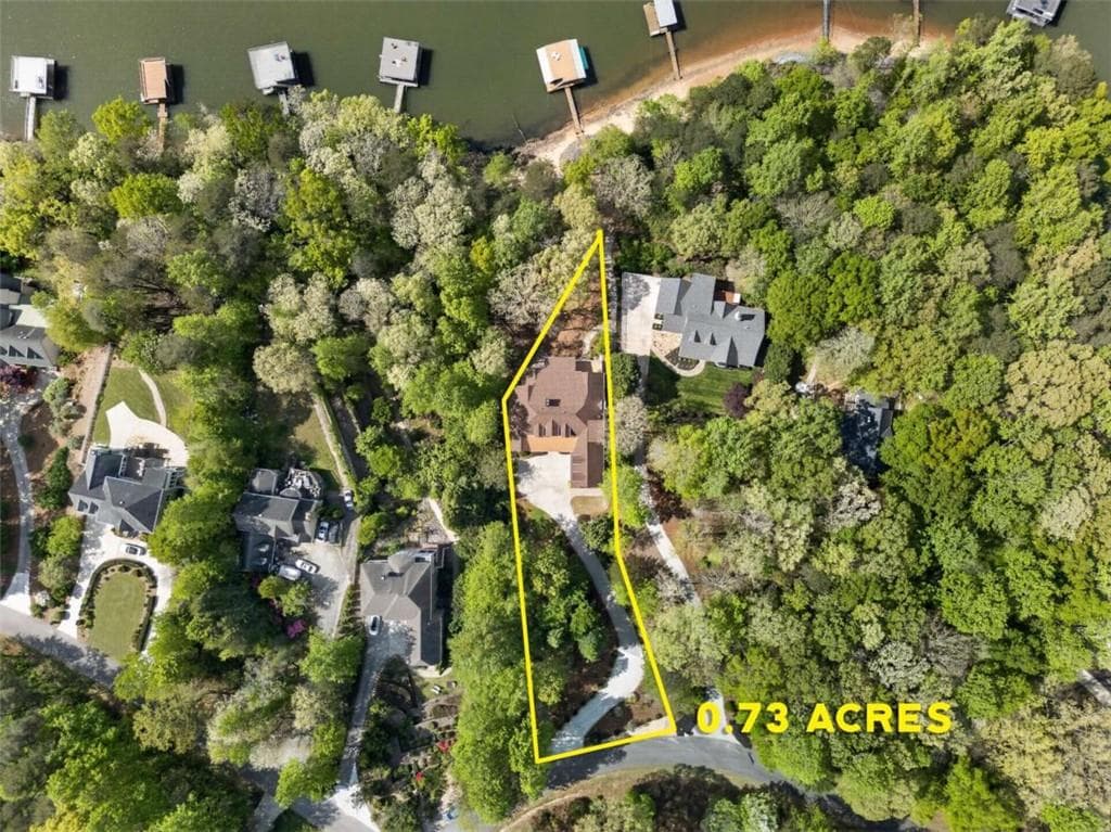 5 bedroom, 5 bathroom, 7,297 sq ft single family residence for sale at 5804 Ridgewater Circle, Gainesville, GA 30506 — photo 6