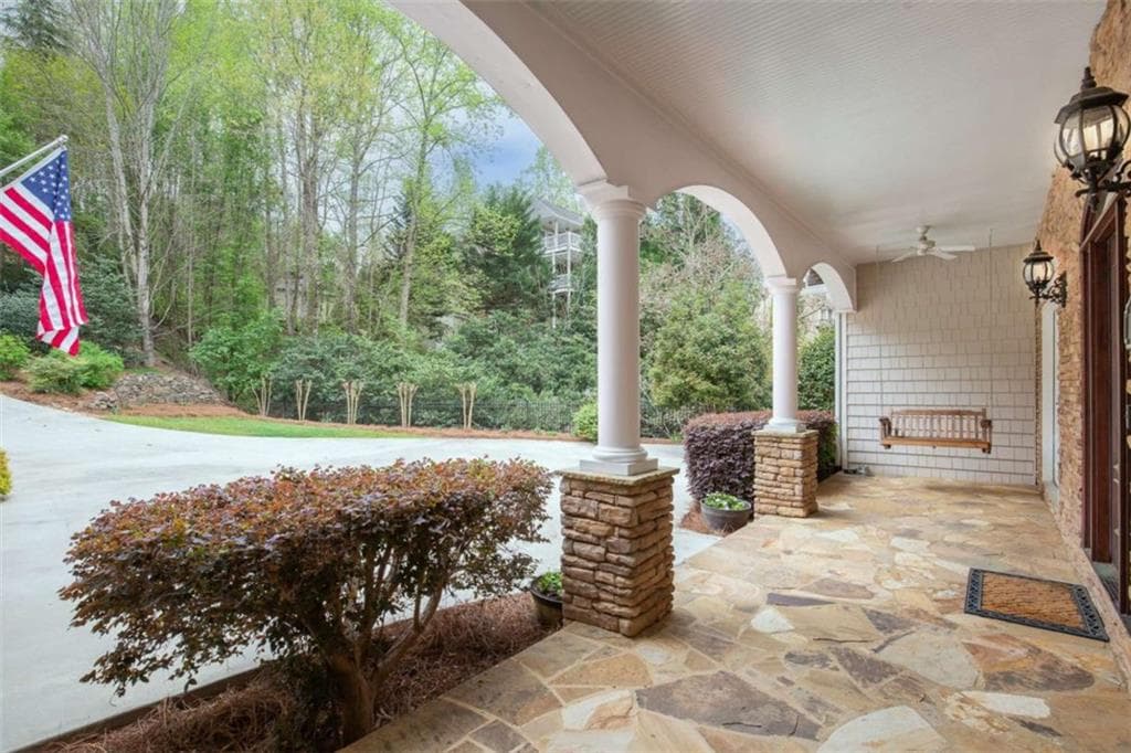 5 bedroom, 5 bathroom, 7,297 sq ft single family residence for sale at 5804 Ridgewater Circle, Gainesville, GA 30506 — photo 7
