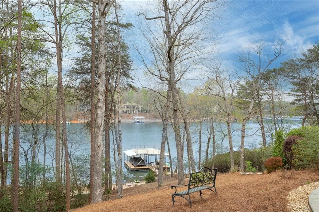 5 bedroom, 5 bathroom, 7,297 sq ft single family residence for sale at 5804 Ridgewater Circle, Gainesville, GA 30506 — photo 4