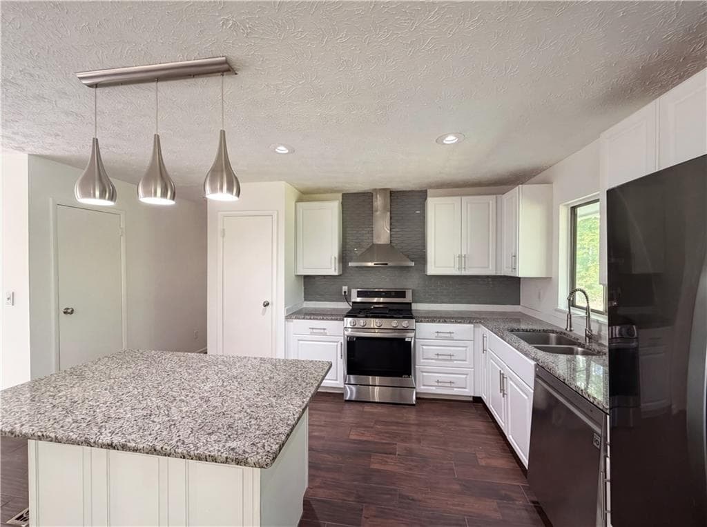 3 bedroom, 3 bathroom, 1,704 sq ft single family residence for sale at 1010 Buckhurst Drive, Atlanta, GA 30349 — photo 2