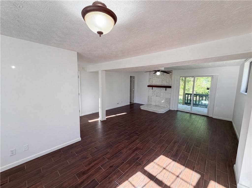 3 bedroom, 3 bathroom, 1,704 sq ft single family residence for sale at 1010 Buckhurst Drive, Atlanta, GA 30349 — photo 3