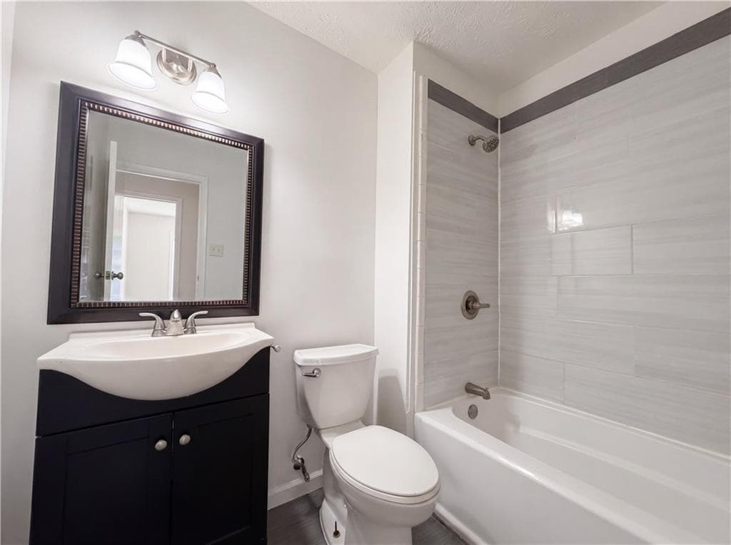 3 bedroom, 3 bathroom, 1,704 sq ft single family residence for sale at 1010 Buckhurst Drive, Atlanta, GA 30349 — photo 9