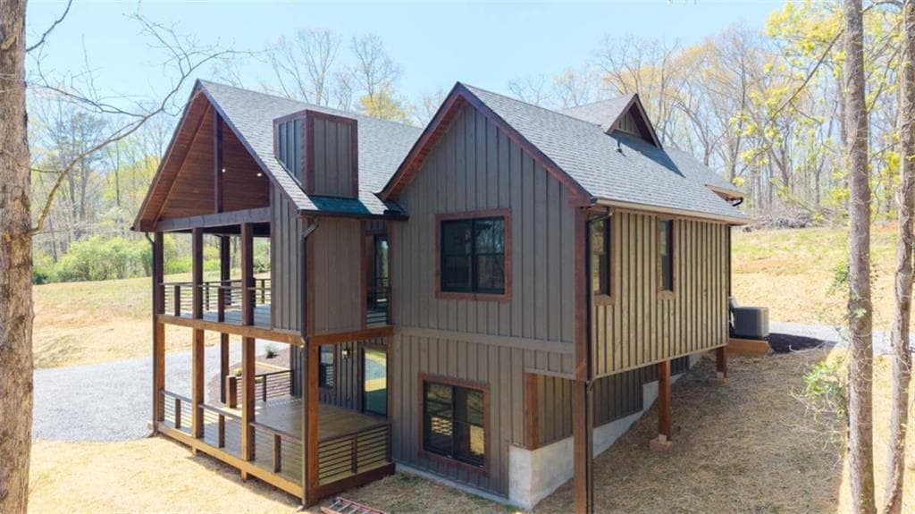 3 bedroom, 3 bathroom, 2,500 sq ft single family residence for sale at 1038 BLUEBIRD Road, Mineral Bluff, GA 30559 — photo 2