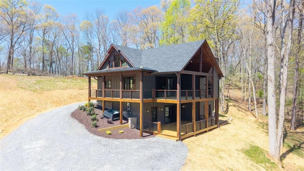 3 bedroom, 3 bathroom, 2,500 sq ft single family residence for sale at 1038 BLUEBIRD Road, Mineral Bluff, GA 30559 — photo 3