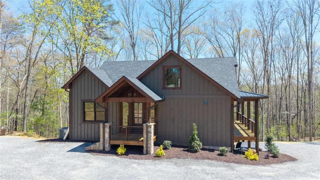 3 bedroom, 3 bathroom, 2,500 sq ft single family residence for sale at 1038 BLUEBIRD Road, Mineral Bluff, GA 30559 — photo 7