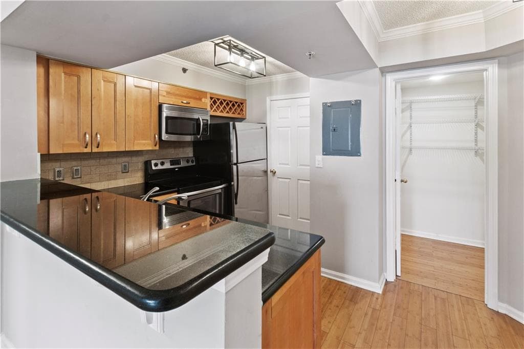 2 bedroom, 2 bathroom, 1,109 sq ft condominium for sale at 795 Hammond Drive 513, Atlanta, GA 30328 — photo 9