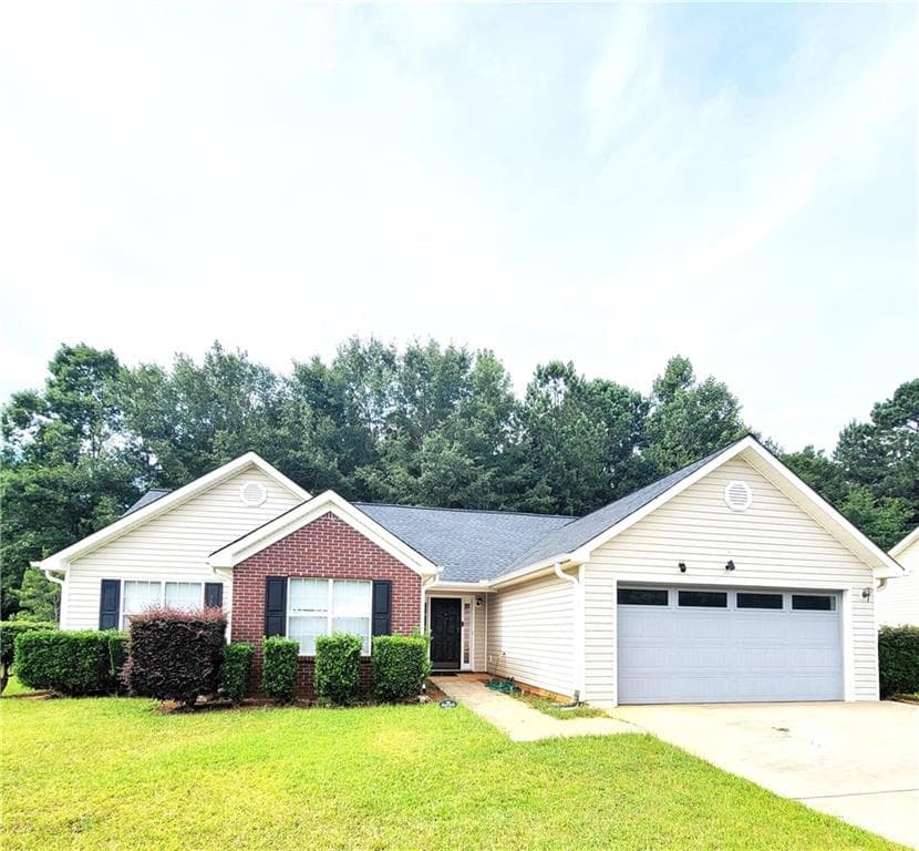 3 bedroom, 2 bathroom, 1,398 sq ft single family residence for sale at 203 Plantation Trail, Griffin, GA 30223