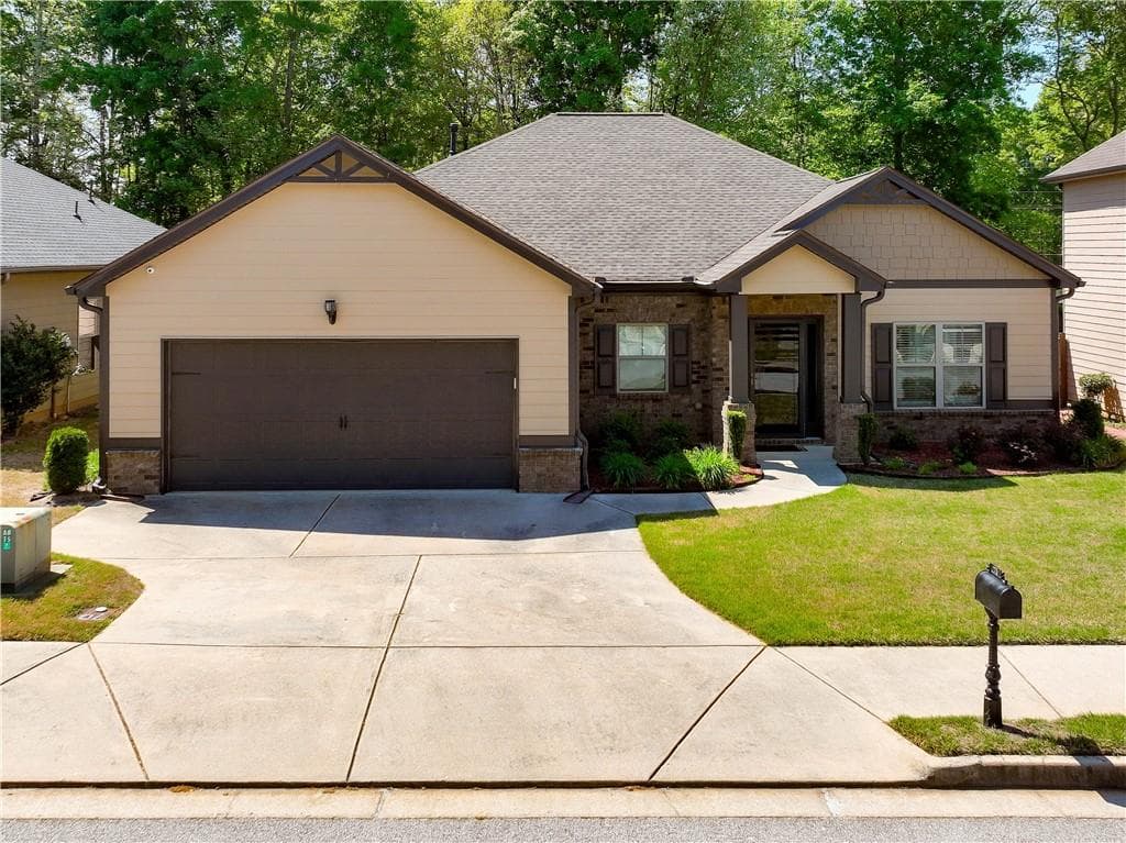 3 bedroom, 3 bathroom, 2,100 sq ft single family residence sold at 70 Sylvan Loop, Fayetteville, GA 30214
