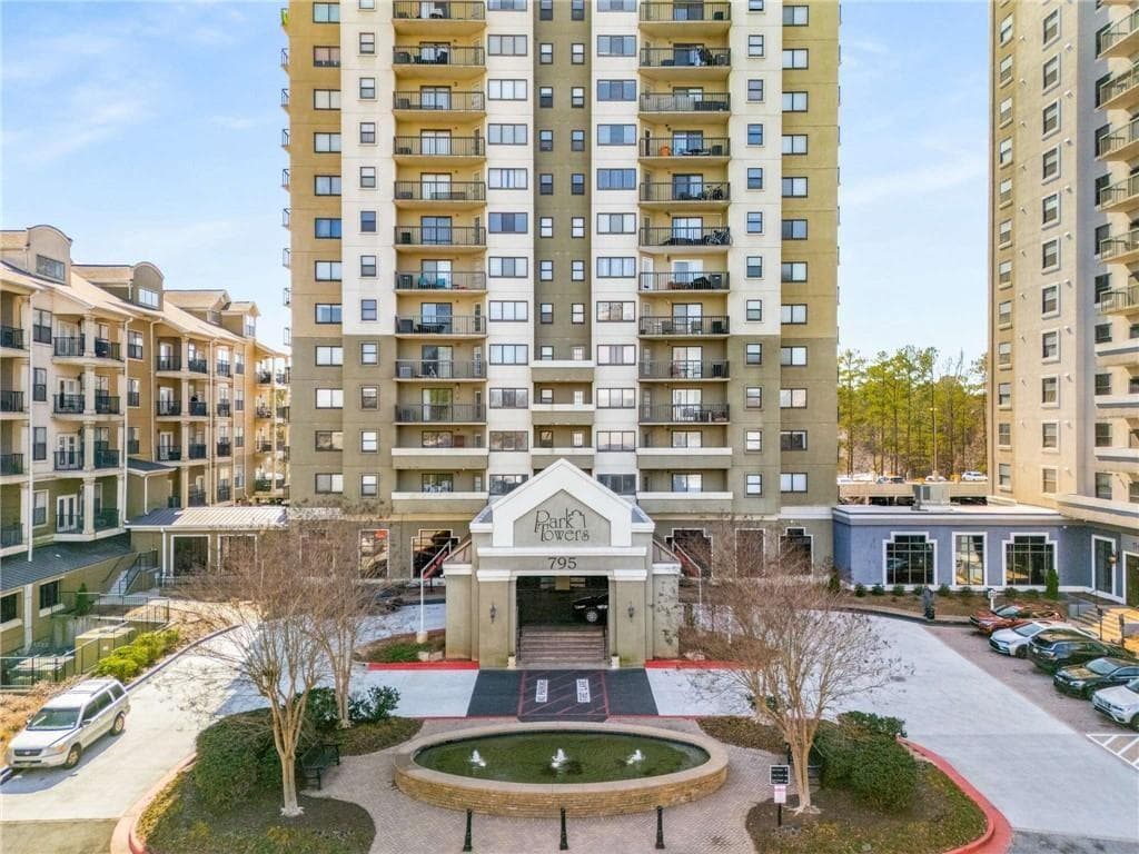 2 bedroom, 2 bathroom, 1,109 sq ft condominium for sale at 795 Hammond Drive 513, Atlanta, GA 30328 — photo 2
