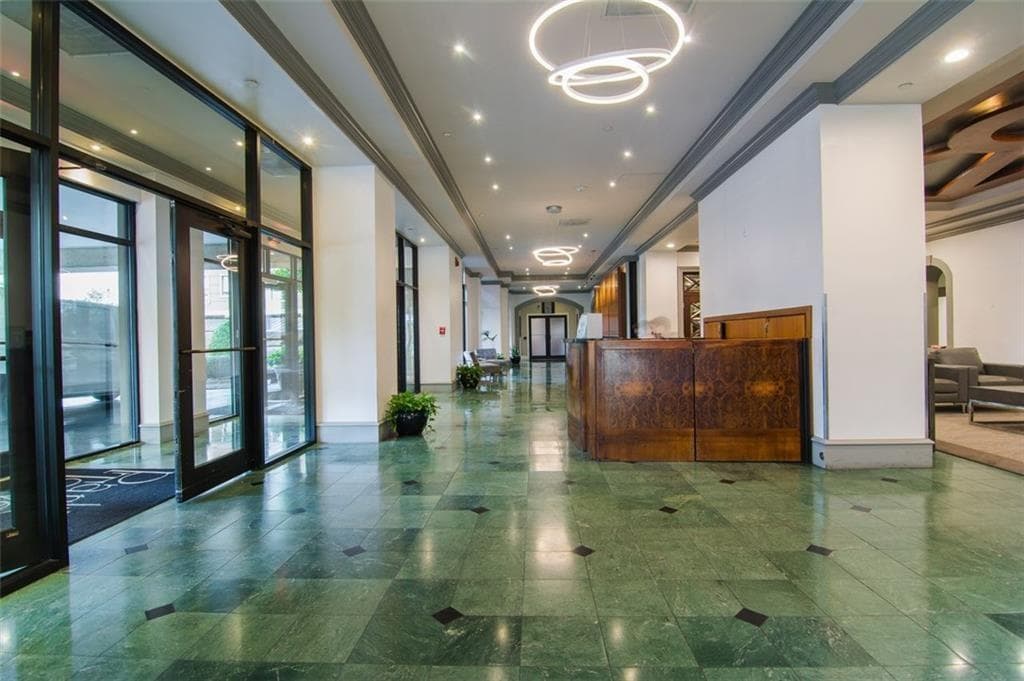 2 bedroom, 2 bathroom, 1,109 sq ft condominium for sale at 795 Hammond Drive 513, Atlanta, GA 30328 — photo 3