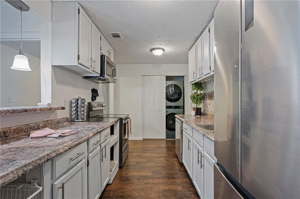 2 bedroom, 2 bathroom, 1,048 sq ft condominium for sale at 725 Dalrymple Road 5C, Sandy Springs, GA 30328 — photo 5
