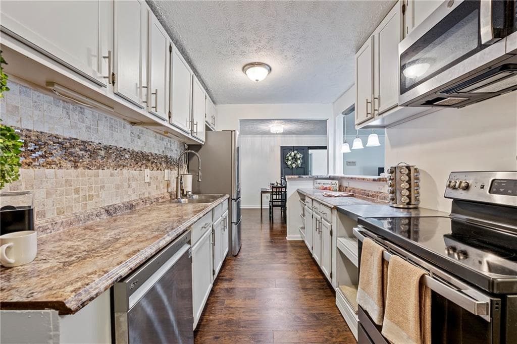 2 bedroom, 2 bathroom, 1,048 sq ft condominium for sale at 725 Dalrymple Road 5C, Sandy Springs, GA 30328 — photo 6