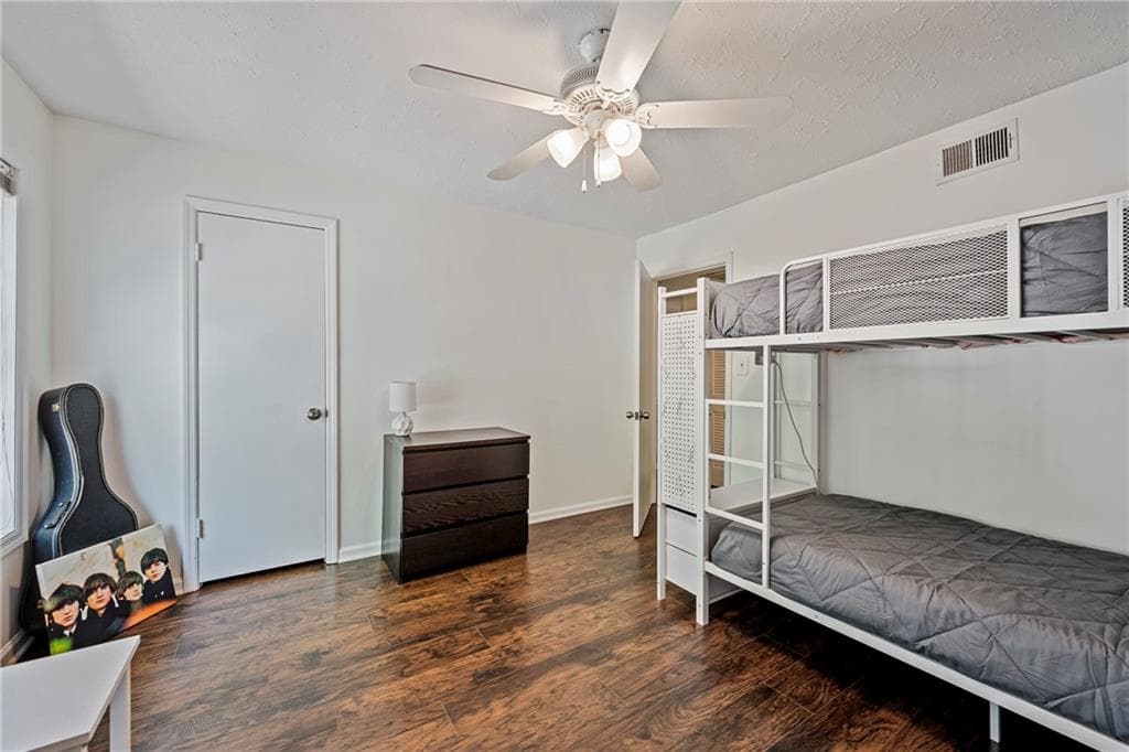 2 bedroom, 2 bathroom, 1,048 sq ft condominium for sale at 725 Dalrymple Road 5C, Sandy Springs, GA 30328 — photo 8