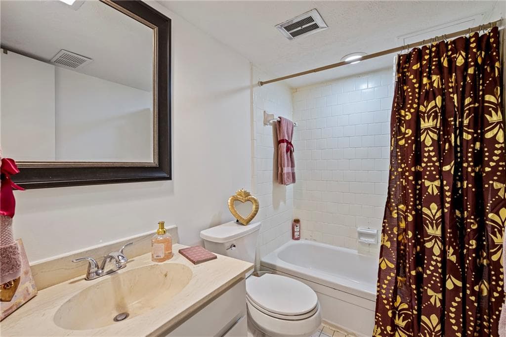 2 bedroom, 2 bathroom, 1,048 sq ft condominium for sale at 725 Dalrymple Road 5C, Sandy Springs, GA 30328 — photo 9