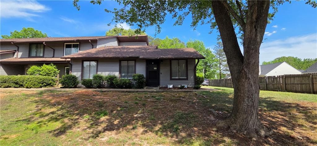 2 bedroom, 2 bathroom, 986 sq ft condominium for sale at 2717 Flintlock Place, Austell, GA 30106 — photo 1 of 36