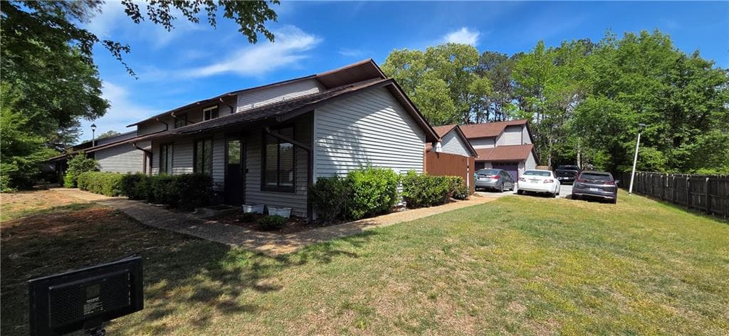 2 bedroom, 2 bathroom, 986 sq ft condominium for sale at 2717 Flintlock Place, Austell, GA 30106 — photo 2