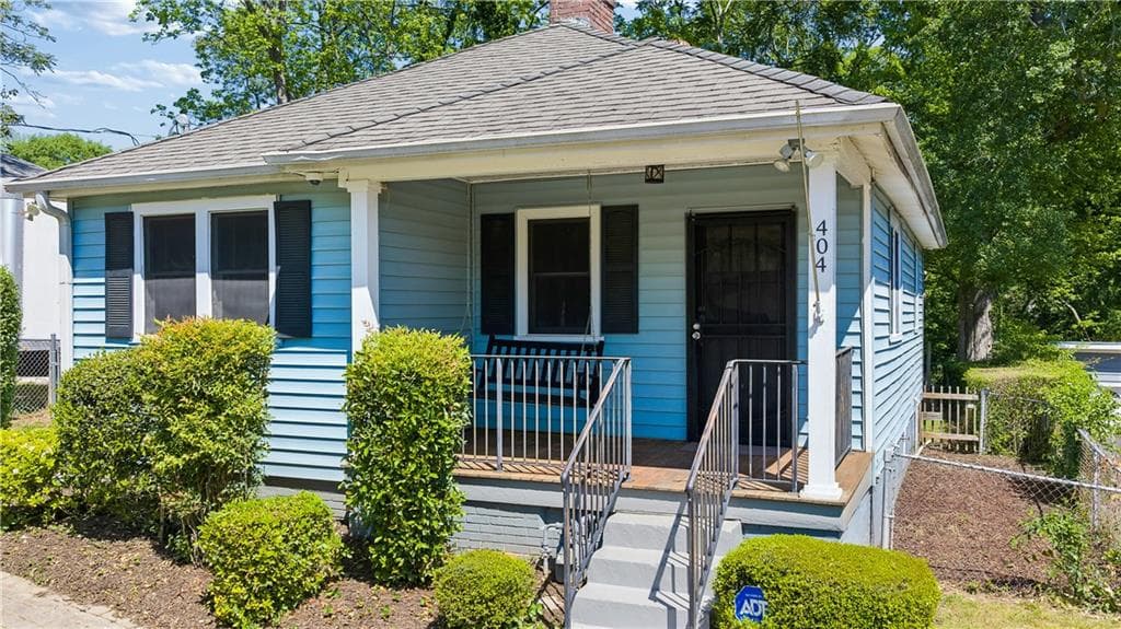 2 bedroom, 1 bathroom, 833 sq ft single family residence for sale at 404 Blake Avenue, Atlanta, GA 30316