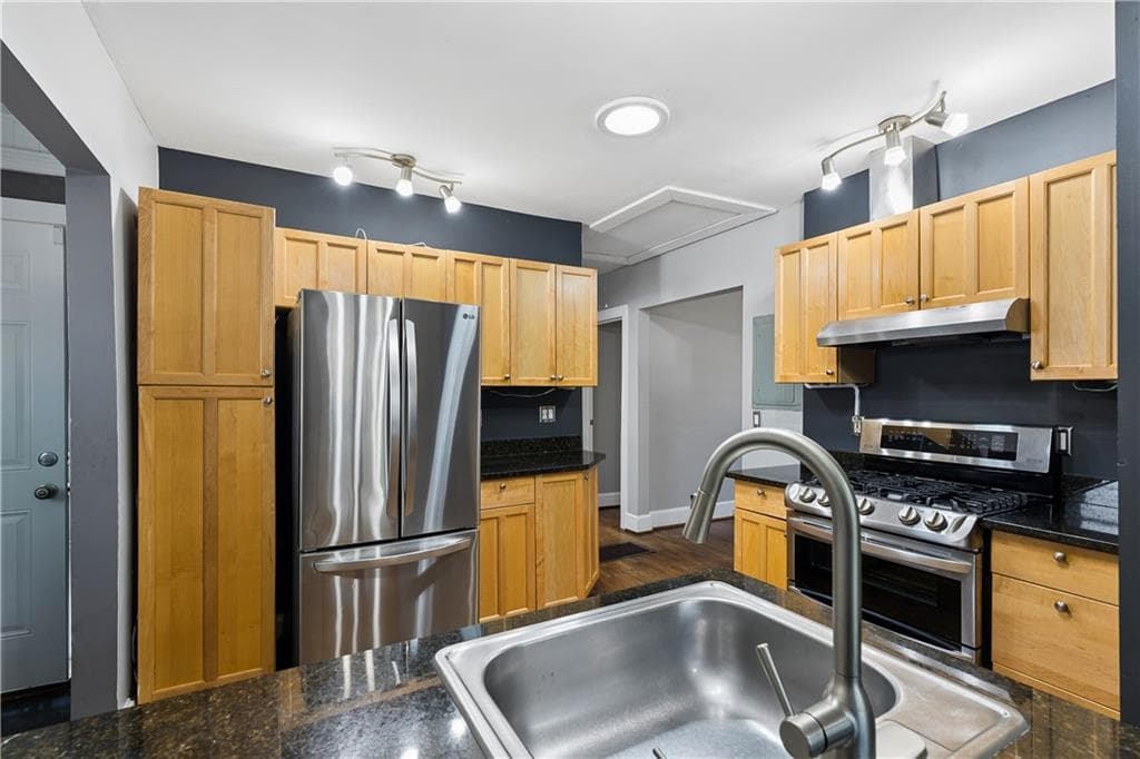 2 bedroom, 1 bathroom, 833 sq ft single family residence for sale at 404 Blake Avenue, Atlanta, GA 30316 — photo 5
