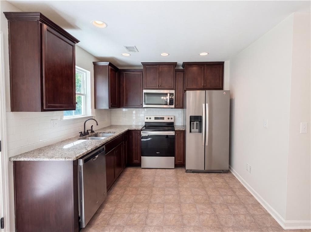 4 bedroom, 3 bathroom, 1,682 sq ft single family residence for sale at 271 Stane Brook Court, Jackson, GA 30233 — photo 2