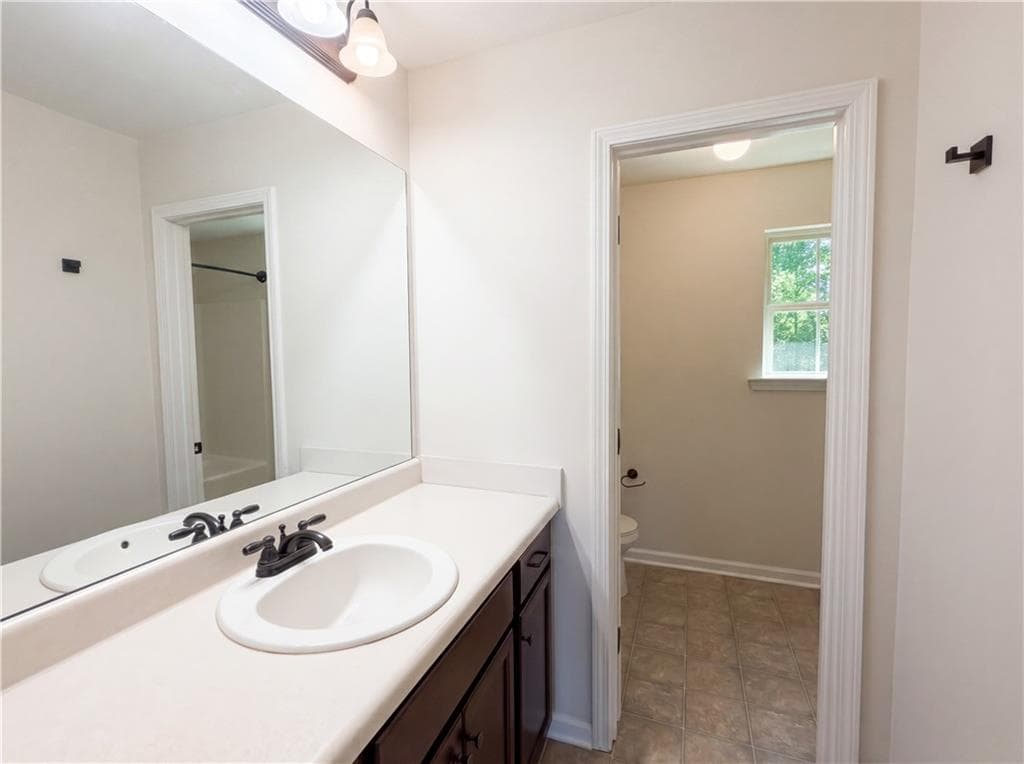 4 bedroom, 3 bathroom, 1,682 sq ft single family residence for sale at 271 Stane Brook Court, Jackson, GA 30233 — photo 6