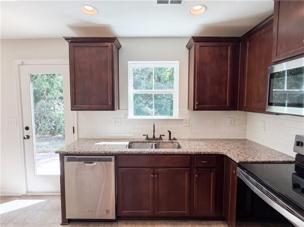 4 bedroom, 3 bathroom, 1,682 sq ft single family residence for sale at 271 Stane Brook Court, Jackson, GA 30233 — photo 8
