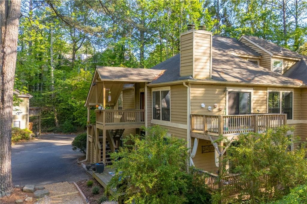 3 bedroom, 2 bathroom, 1,929 sq ft condominium for sale at 3028 Steeplechase Drive, Alpharetta, GA 30004 — photo 1 of 37