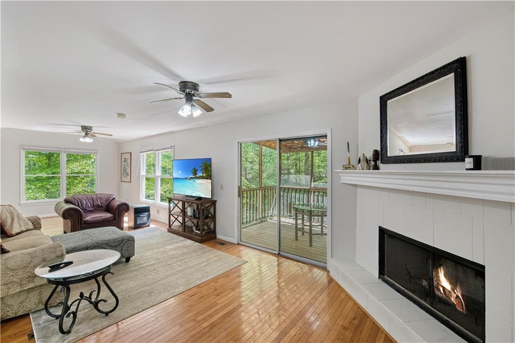 3 bedroom, 3 bathroom, 2,076 sq ft single family residence for sale at 3171 Burnt Hickory Road, Marietta, GA 30064 — photo 6