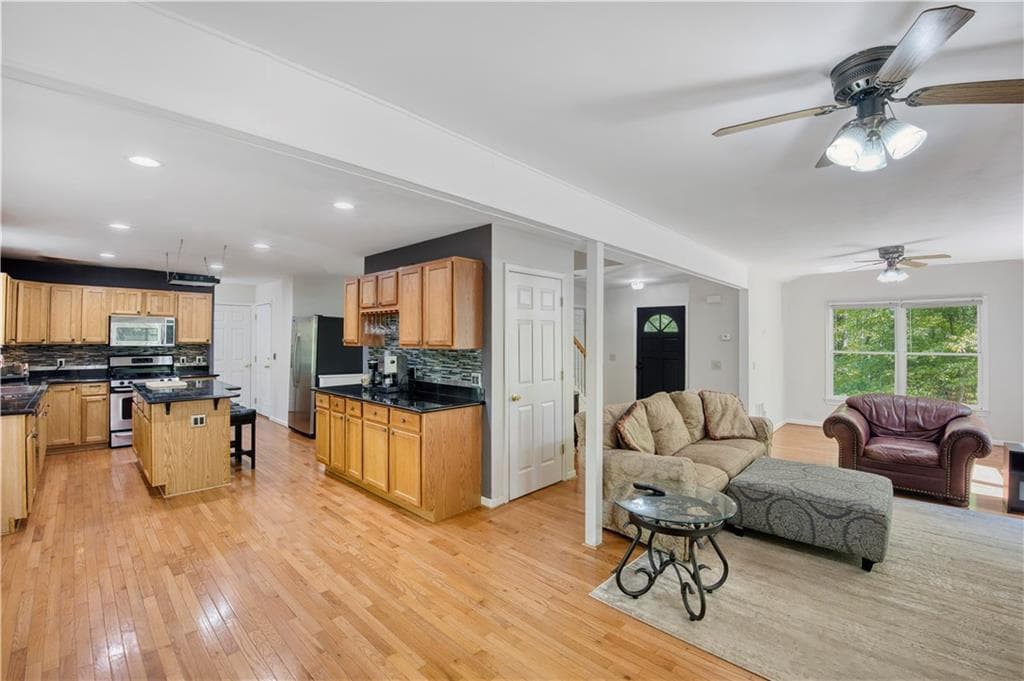 3 bedroom, 3 bathroom, 2,076 sq ft single family residence for sale at 3171 Burnt Hickory Road, Marietta, GA 30064 — photo 10
