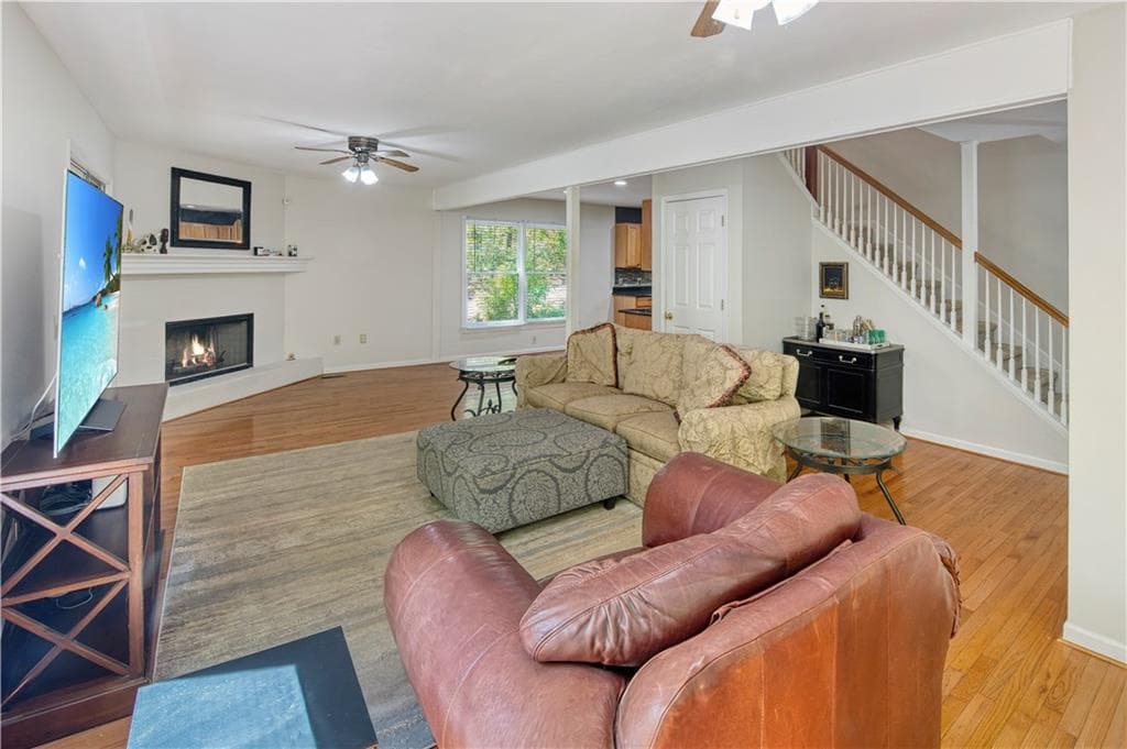 3 bedroom, 3 bathroom, 2,076 sq ft single family residence for sale at 3171 Burnt Hickory Road, Marietta, GA 30064 — photo 7