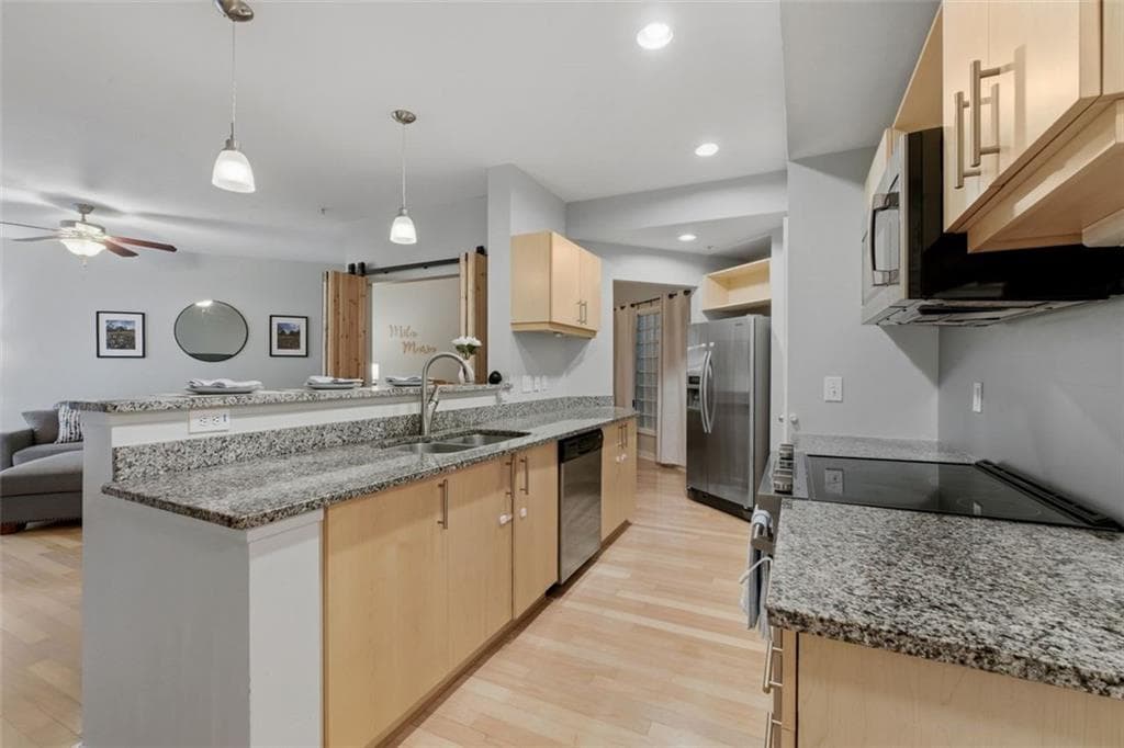 1 bedroom, 1 bathroom, 1,107 sq ft condominium for sale at 390 17th Street 3038, Atlanta, GA 30363 — photo 5