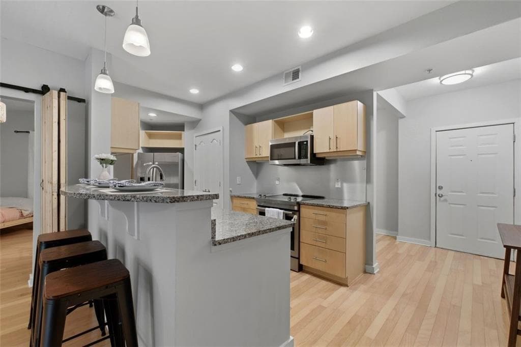 1 bedroom, 1 bathroom, 1,107 sq ft condominium for sale at 390 17th Street 3038, Atlanta, GA 30363 — photo 6