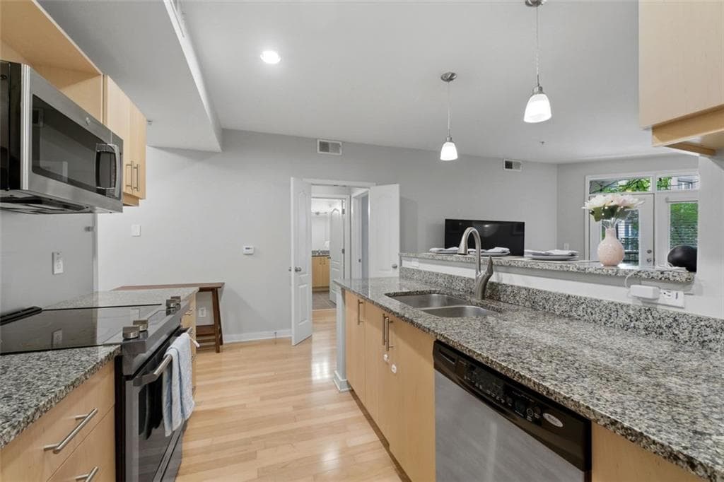 1 bedroom, 1 bathroom, 1,107 sq ft condominium for sale at 390 17th Street 3038, Atlanta, GA 30363 — photo 7