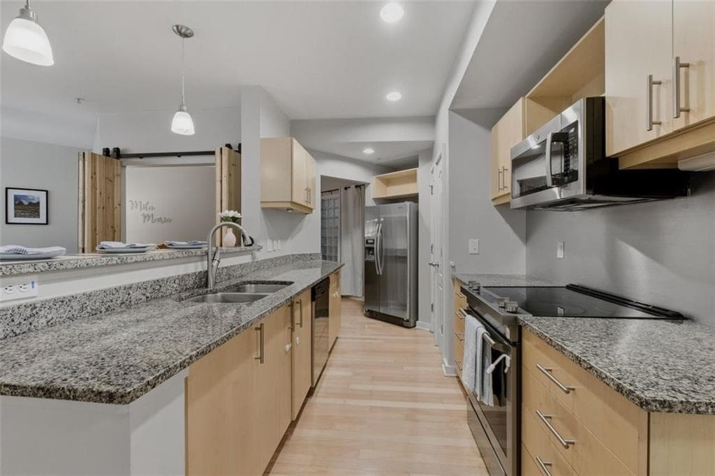 1 bedroom, 1 bathroom, 1,107 sq ft condominium for sale at 390 17th Street 3038, Atlanta, GA 30363 — photo 8