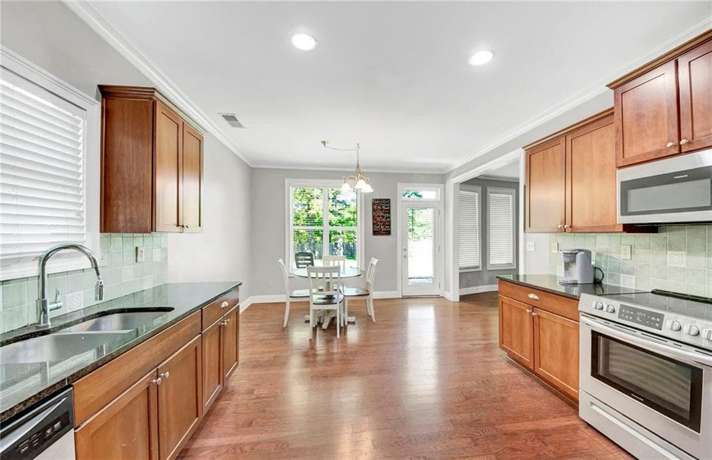 4 bedroom, 3 bathroom, 2,482 sq ft single family residence under contract at 20 Brookside Way, Cartersville, GA 30121 — photo 8