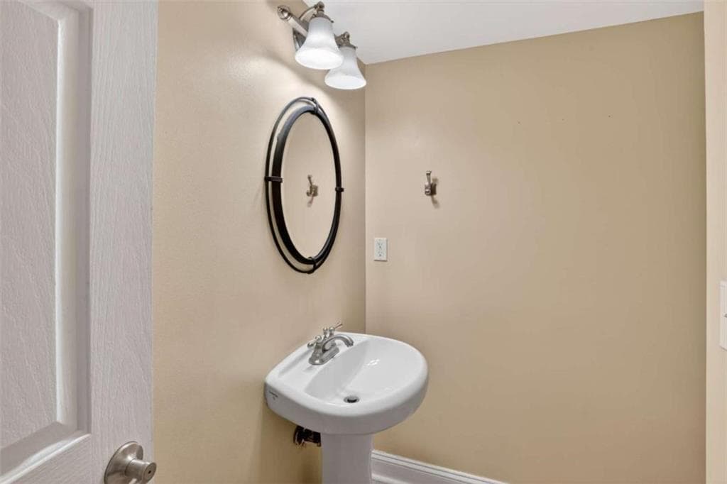 2 bedroom, 3 bathroom, 1,394 sq ft condominium for sale at 145 Rondak Circle, Smyrna, GA 30080 — photo 8