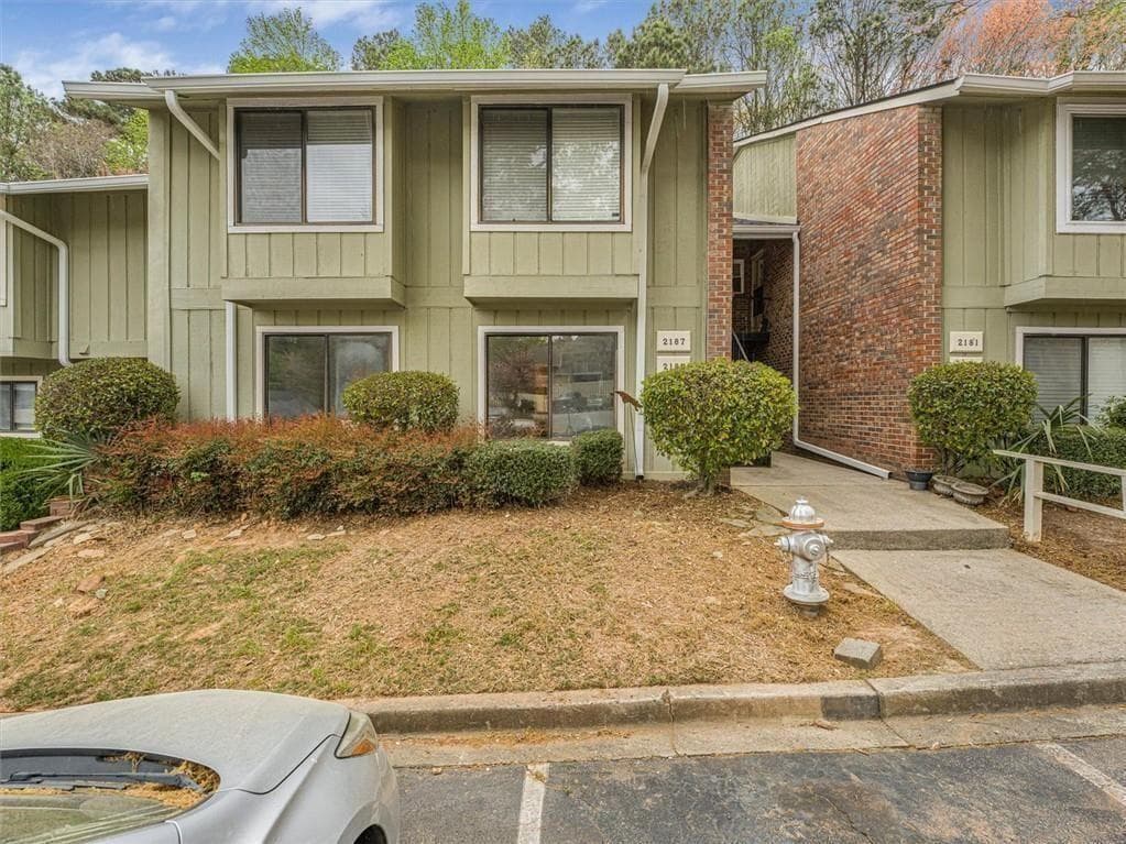 2185 Surrey Court, Marietta, GA 30067 — most recent listing photo