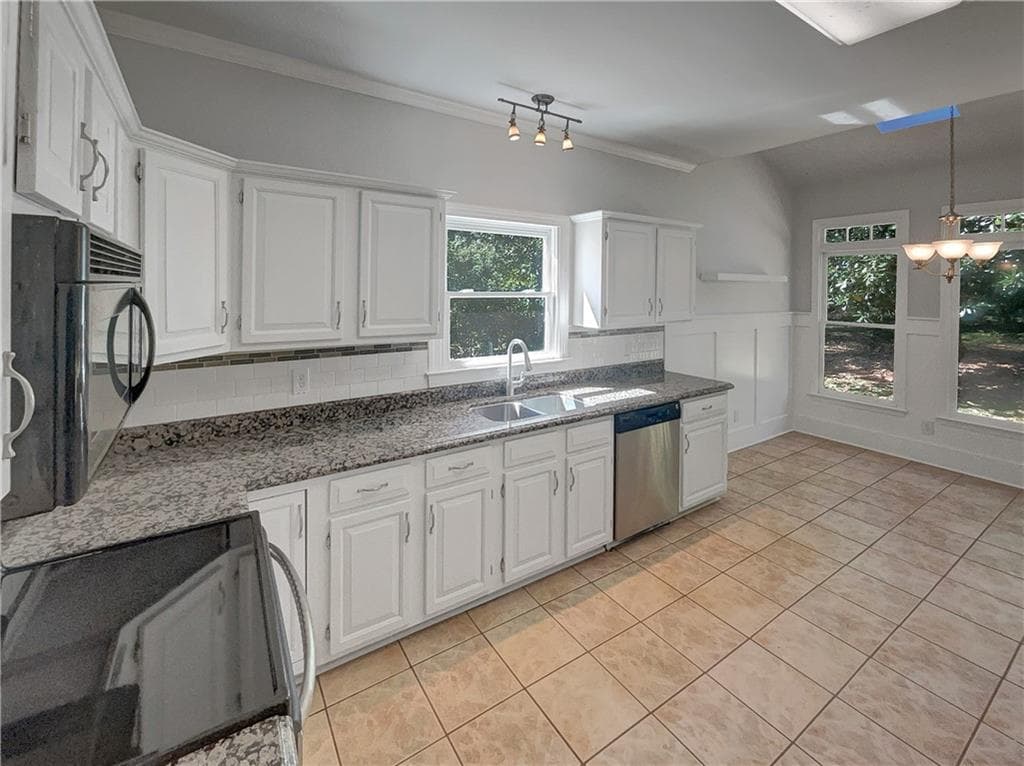 3 bedroom, 3 bathroom, 2,380 sq ft single family residence under contract at 3526 W Hampton Drive, Marietta, GA 30064 — photo 8