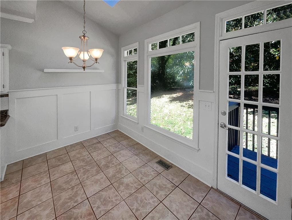 3 bedroom, 3 bathroom, 2,380 sq ft single family residence under contract at 3526 W Hampton Drive, Marietta, GA 30064 — photo 10