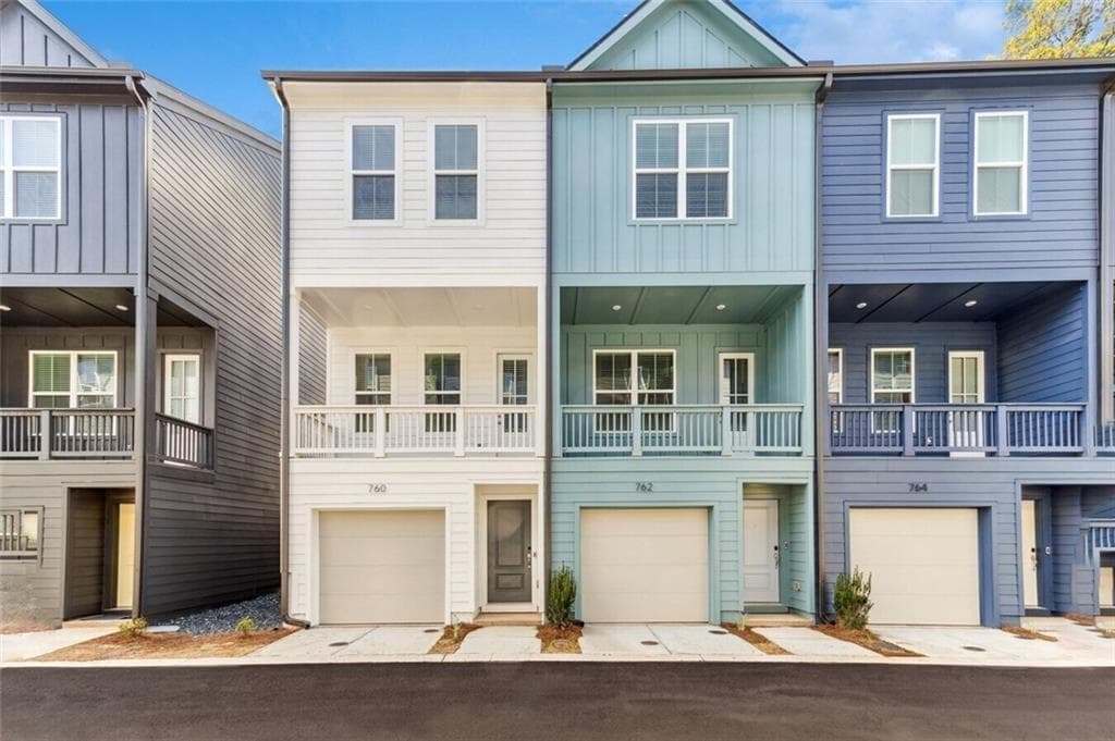 2 bedroom, 2 bathroom, 1,062 sq ft townhouse for rent at 776 Metropolitan Parkway 2B, Atlanta, GA 30310 for $2,192 a month — photo 1 of 23