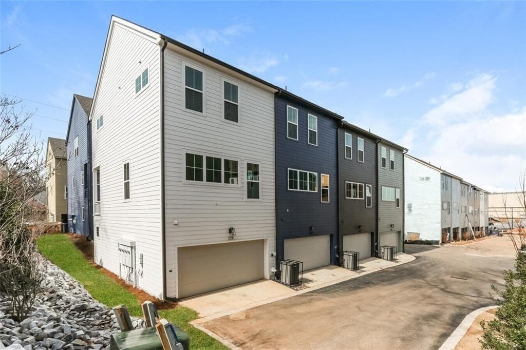 2 bedroom, 2 bathroom, 1,062 sq ft townhouse for rent at 776 Metropolitan Parkway 2B, Atlanta, GA 30310 for $2,192 a month — photo 3