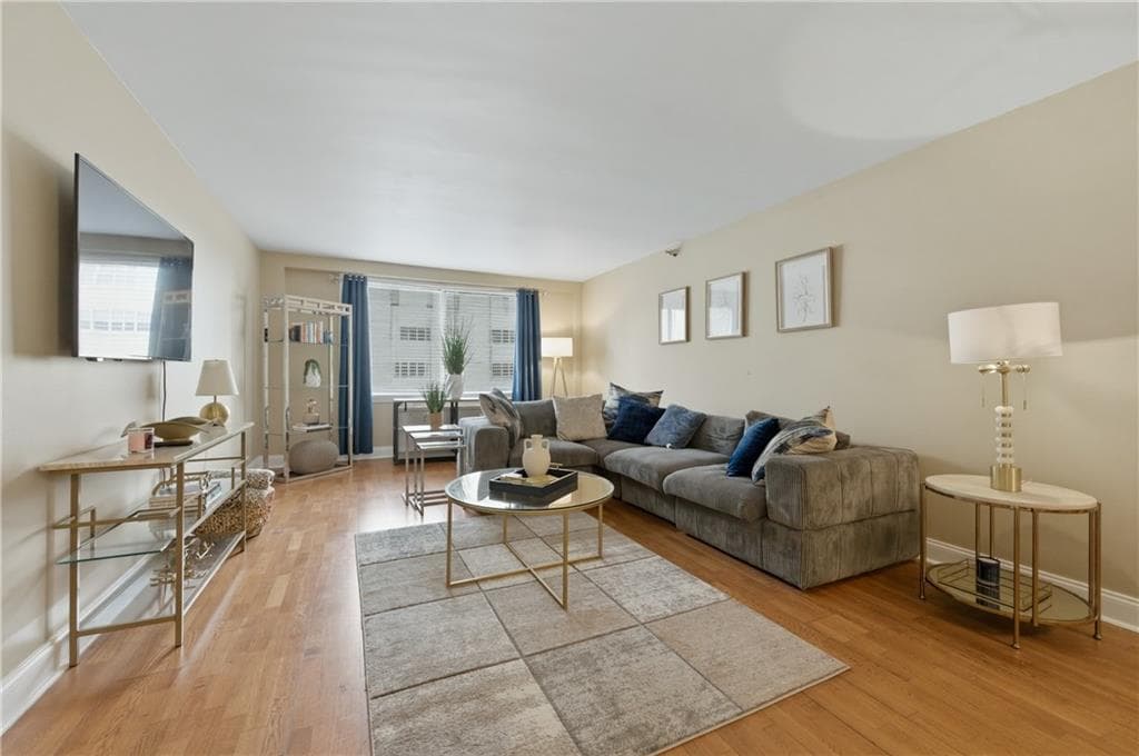 1 bedroom, 1 bathroom, 837 sq ft condominium for sale at 2479 Peachtree Road 503, Atlanta, GA 30305 — photo 3