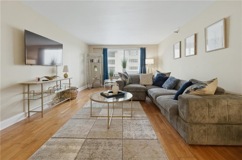1 bedroom, 1 bathroom, 837 sq ft condominium for sale at 2479 Peachtree Road 503, Atlanta, GA 30305 — photo 4