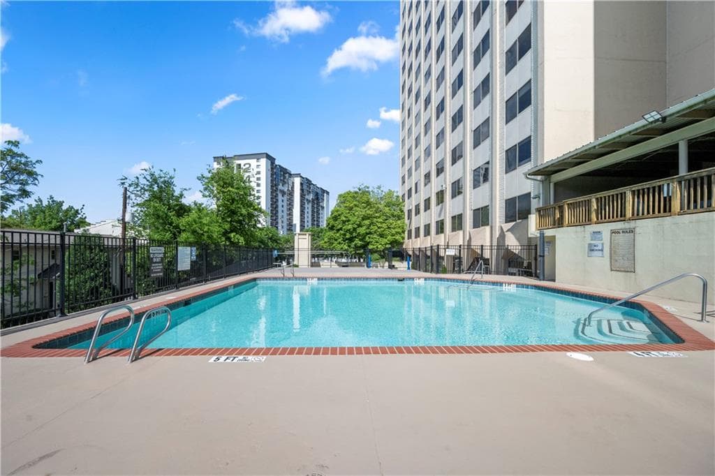 1 bedroom, 1 bathroom, 837 sq ft condominium for sale at 2479 Peachtree Road 503, Atlanta, GA 30305 — photo 2