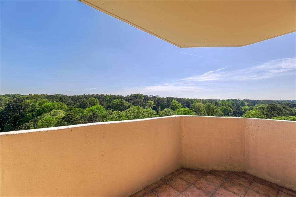 1 bedroom, 1 bathroom, 814 sq ft condominium under contract at 1501 Clairmont Road 1216, Decatur, GA 30033 — photo 5