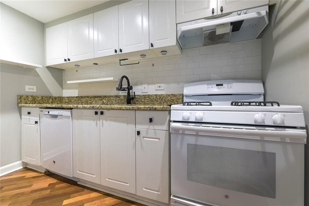 1 bedroom, 1 bathroom, 814 sq ft condominium under contract at 1501 Clairmont Road 1216, Decatur, GA 30033 — photo 6