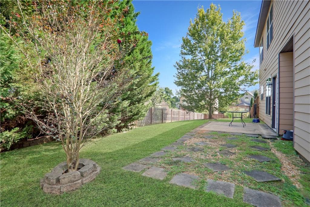 4 bedroom, 3 bathroom, 2,695 sq ft single family residence for sale at 958 Nevis Way, Mcdonough, GA 30253 — photo 4