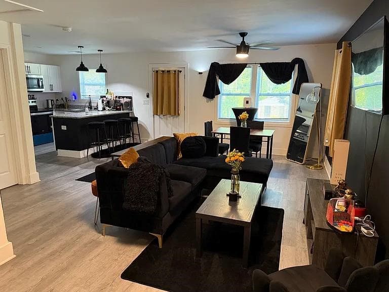 3 bedroom, 2 bathroom, 1,144 sq ft single family residence for sale at 2581 Hood Avenue, Atlanta, GA 30318 — photo 9