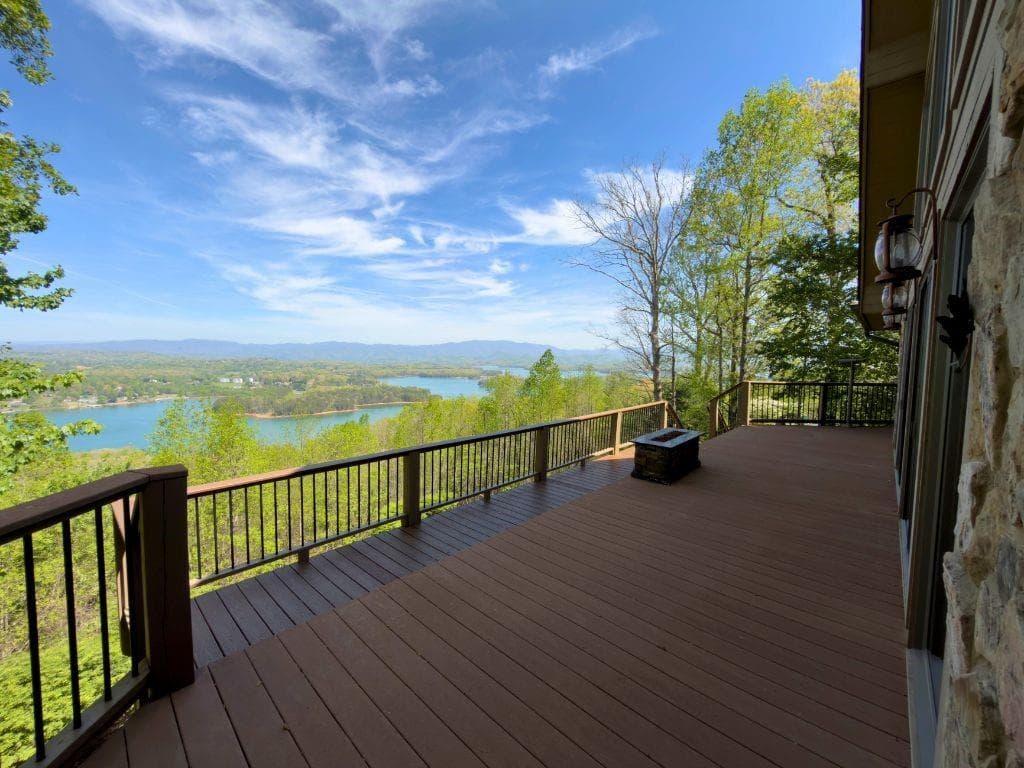 4 bedroom, 4 bathroom, 3,136 sq ft single family residence for sale at 928 Kirkland Drive, Hiawassee, GA 30546