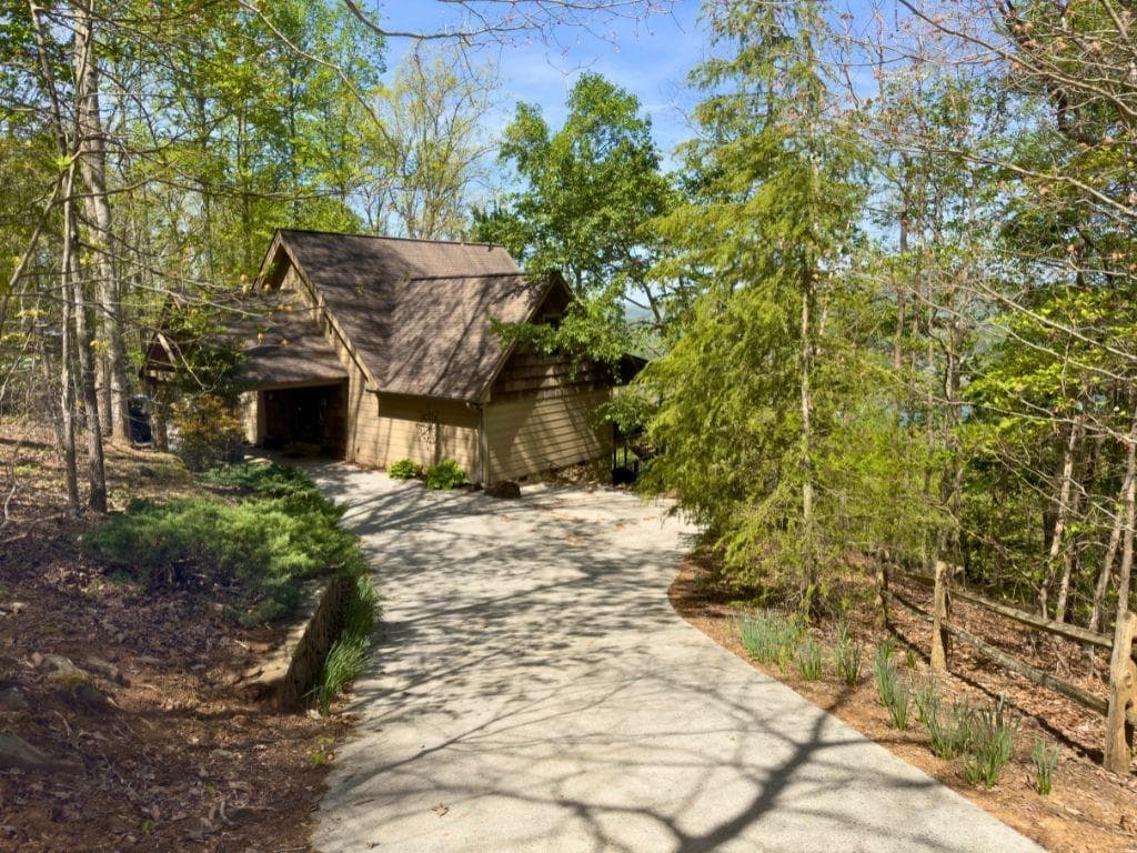 4 bedroom, 4 bathroom, 3,136 sq ft single family residence for sale at 928 Kirkland Drive, Hiawassee, GA 30546 — photo 6