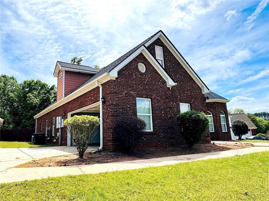 4 bedroom, 4 bathroom, 3,218 sq ft single family residence for sale at 320 Pecan Court, Mcdonough, GA 30252 — photo 2